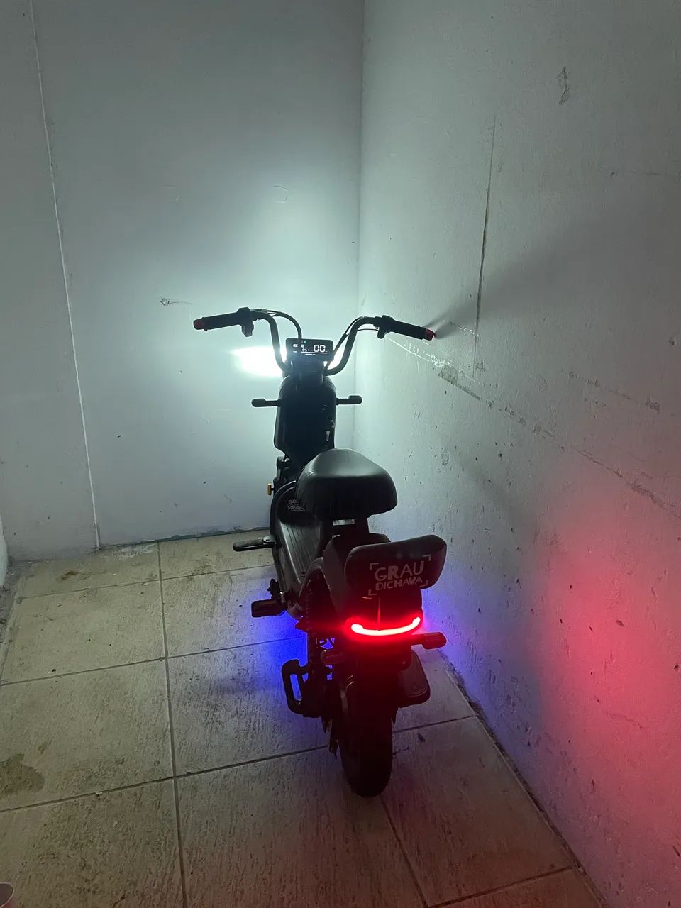 moto eletrica da ecowm semi nova - Foto 3