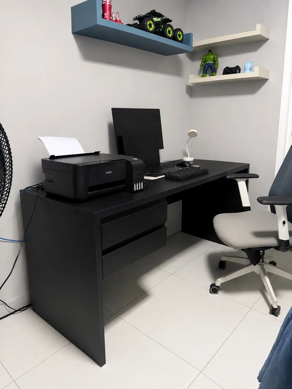 Escrivaninha Moderna com 2 Gavetas | Excelente Estado | R$ 550