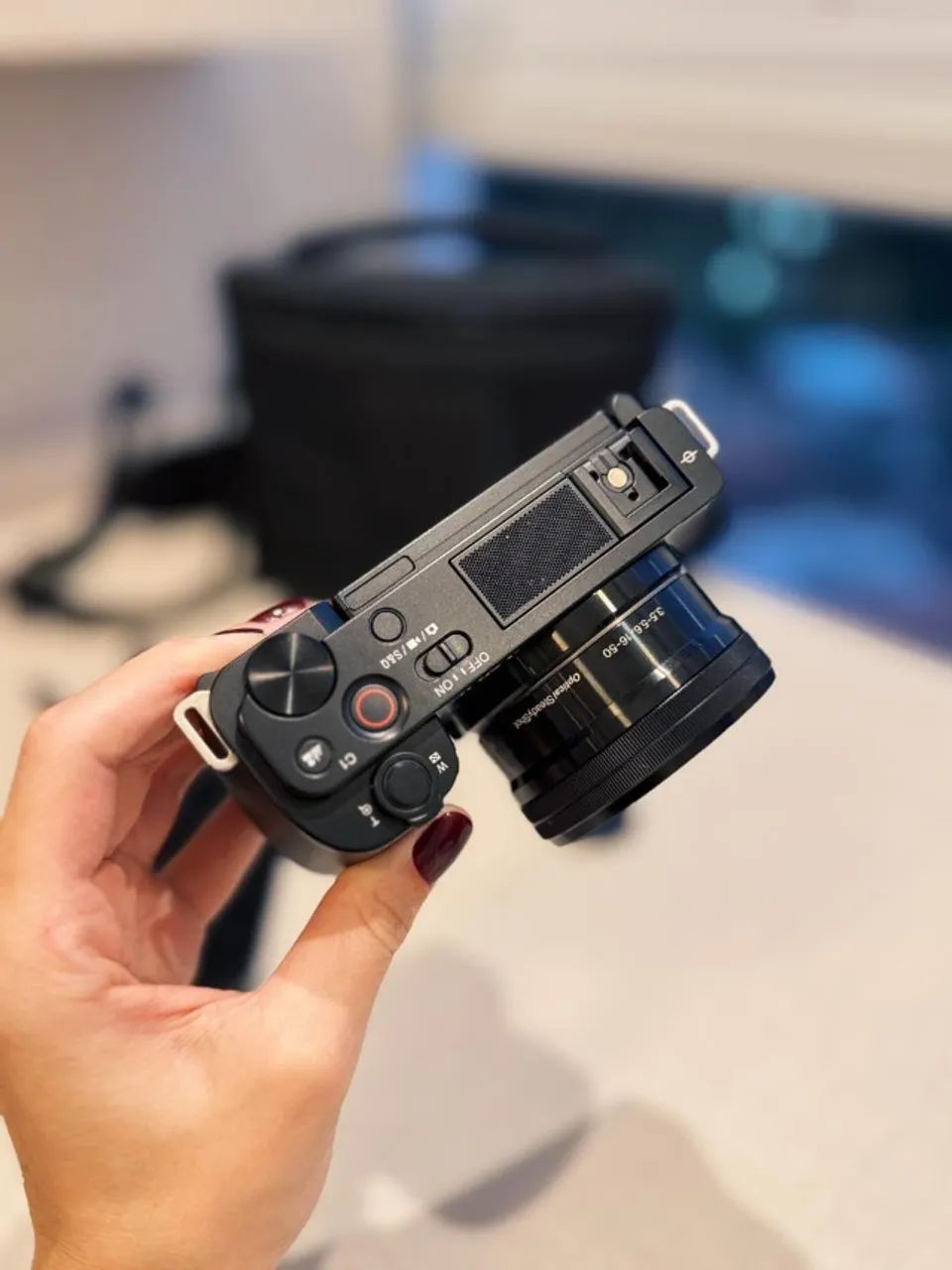 Câmera Sony ZV-E10 + Tripé Sony Bluetooth + Bolsa - Foto 5