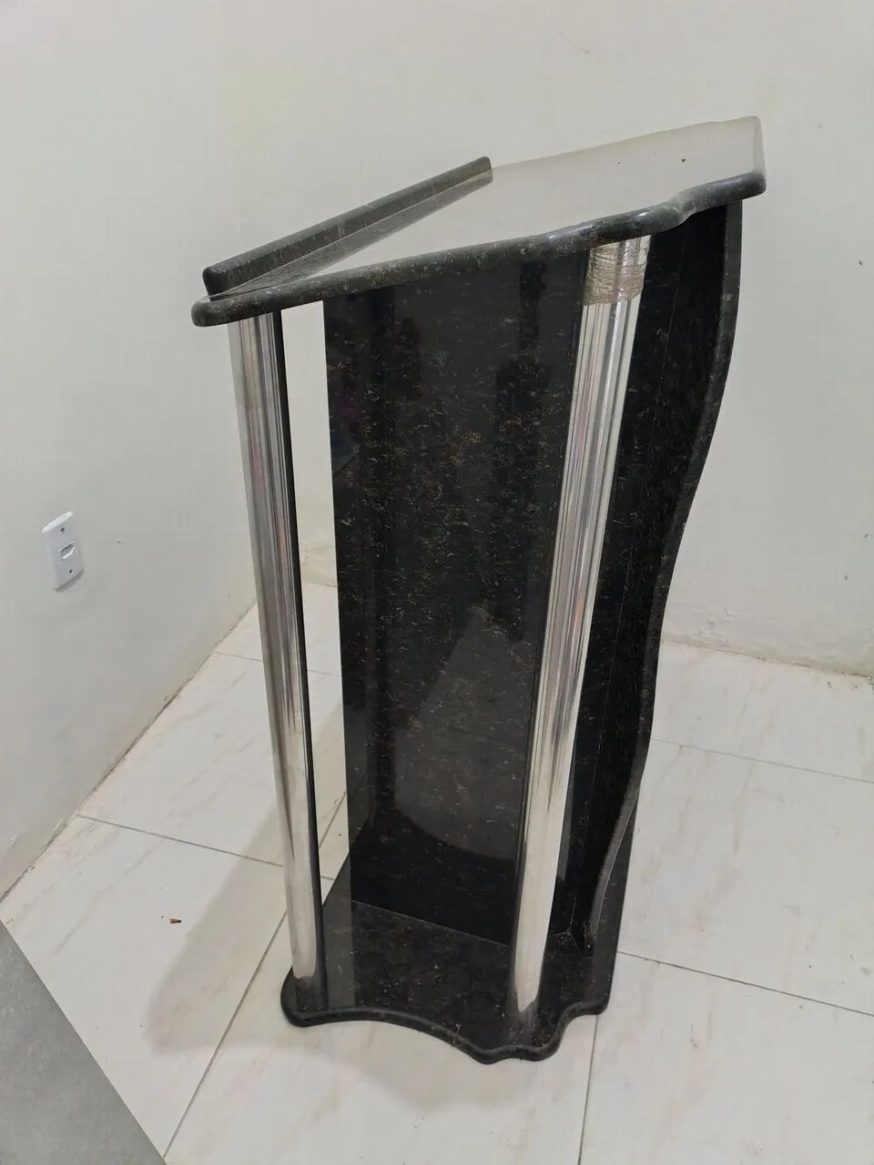 Vendo púlpito para igreja- Feito todo no Mármore com inox - Foto 2