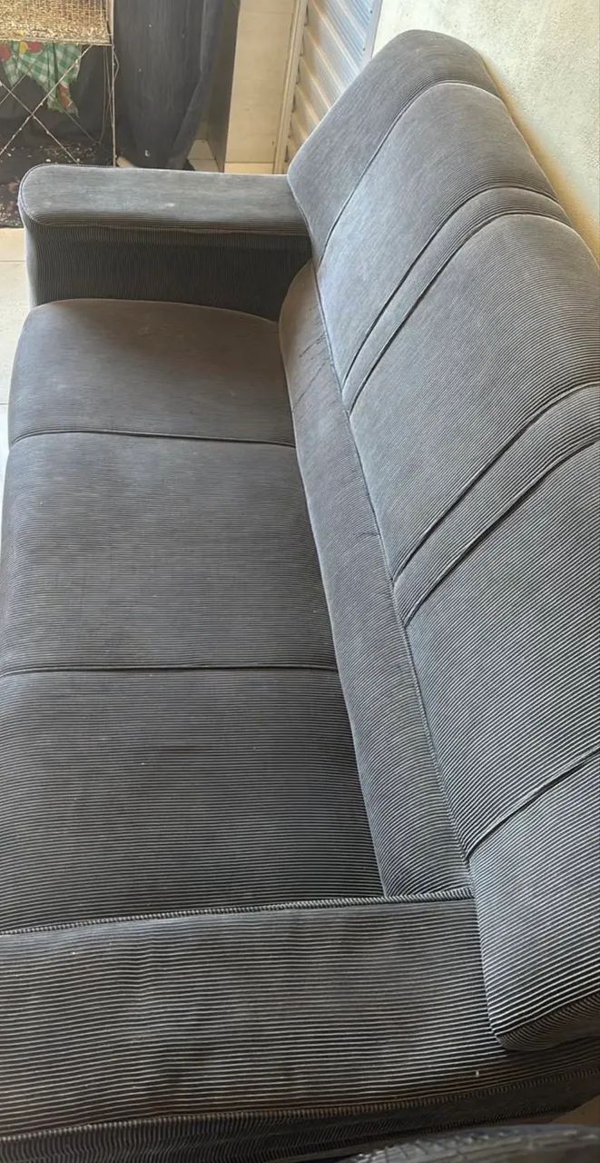 Sofá 3 lugares 300$ e tem o sofá de 2 lugares também 200 - Foto 3