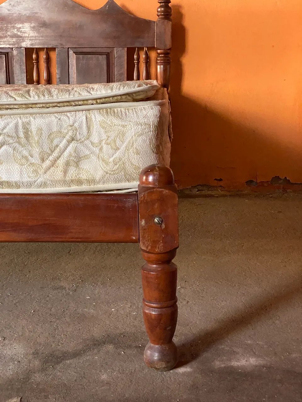 Cama Casal de Madeira Maciça + Colchão | Muito Resistente