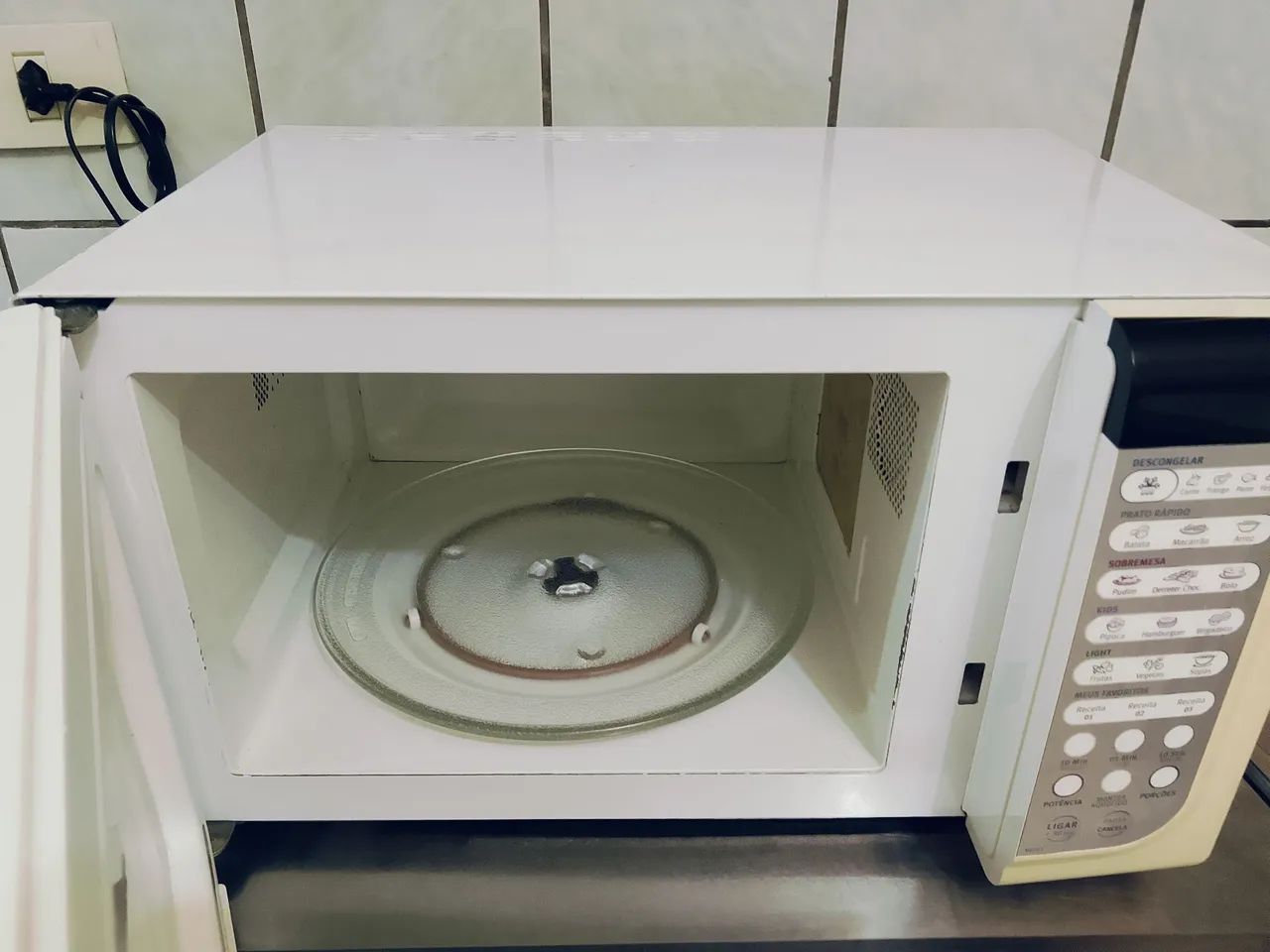 Formo Microondas Eletrolux 23 litros  - Foto 3