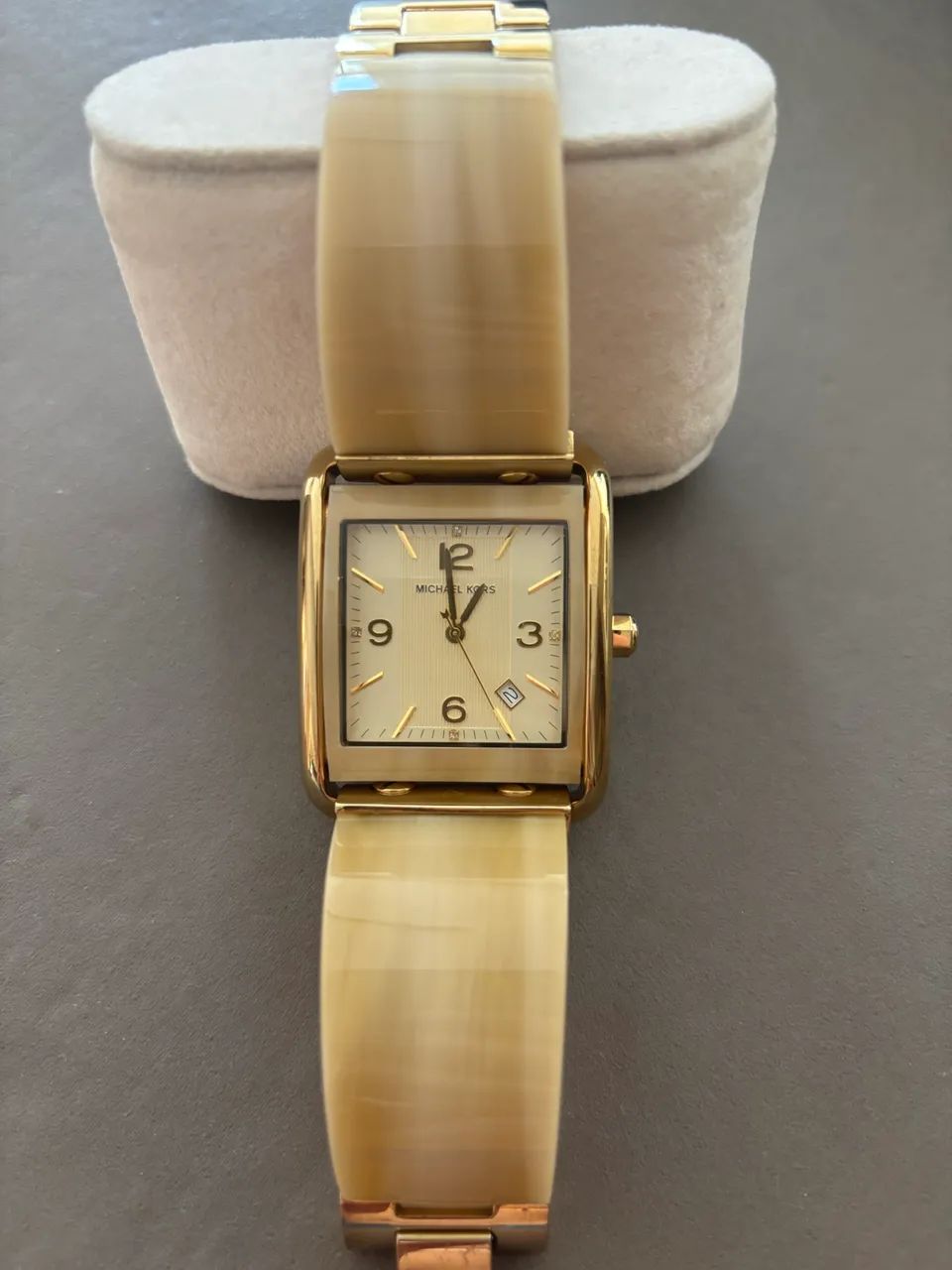 Relógio feminino Michael Kors dourado 