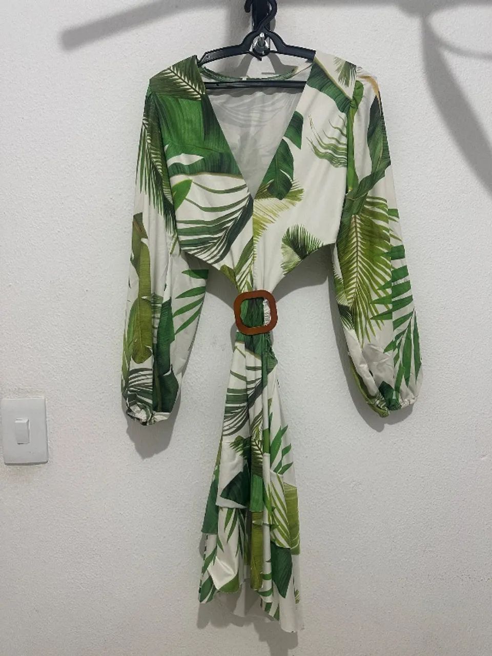 Vestido floral com decote e detalhe na cintura  - Foto 4
