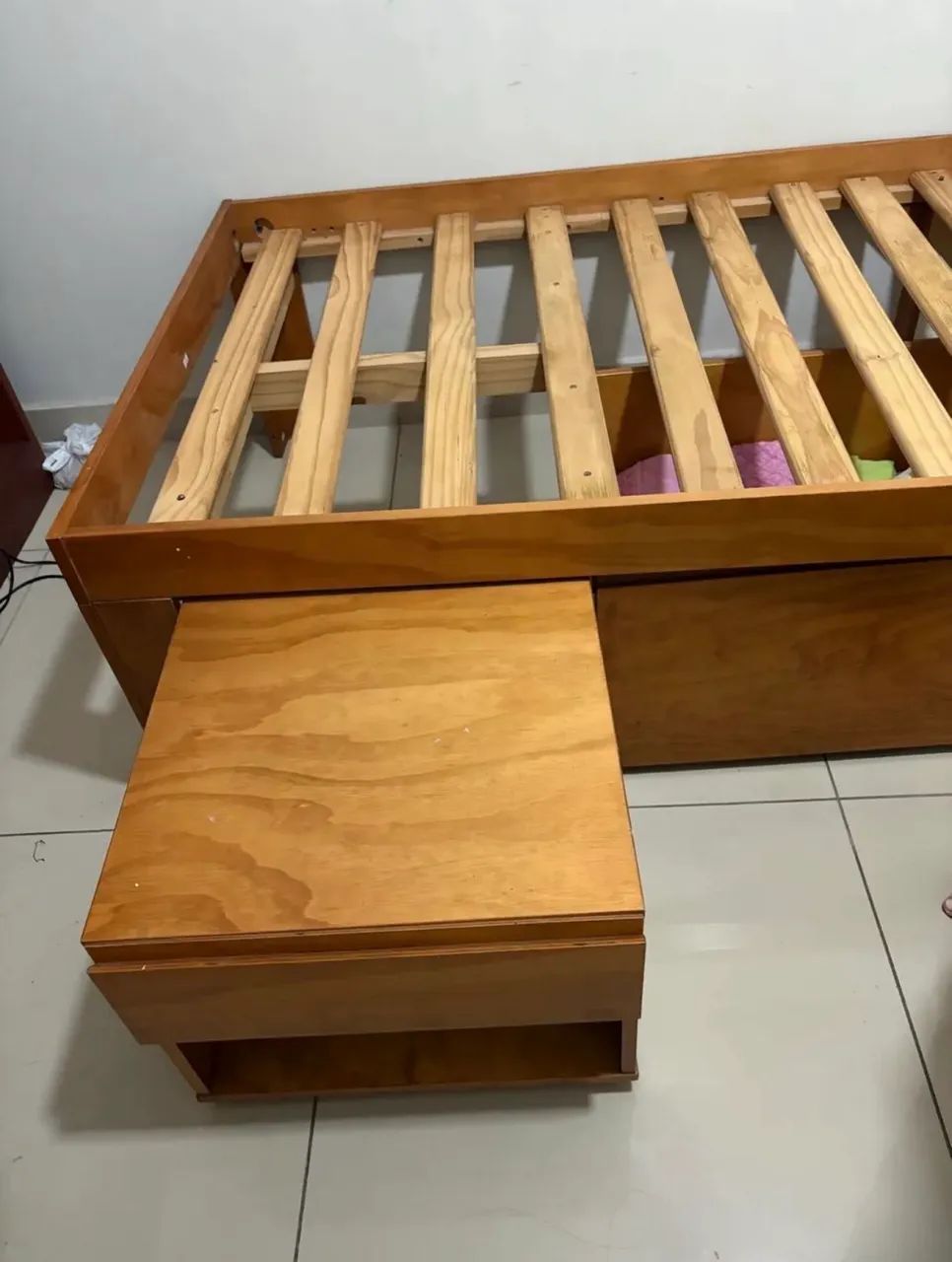 Cama de madeira com gavetas e cômoda embutida - Foto 2