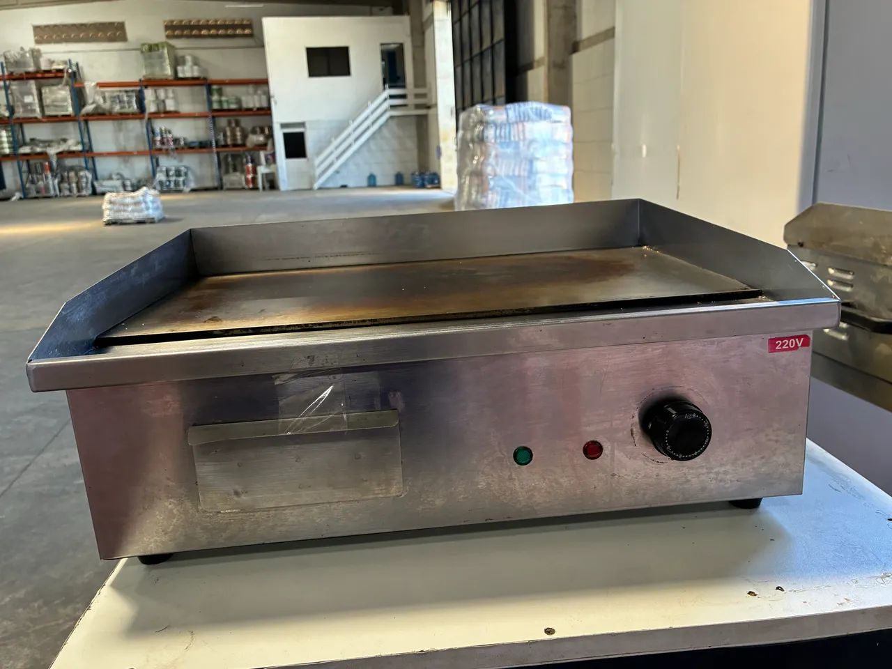 Chapa Elétrica Comercial de Inox  220V - Modelo BL-818A