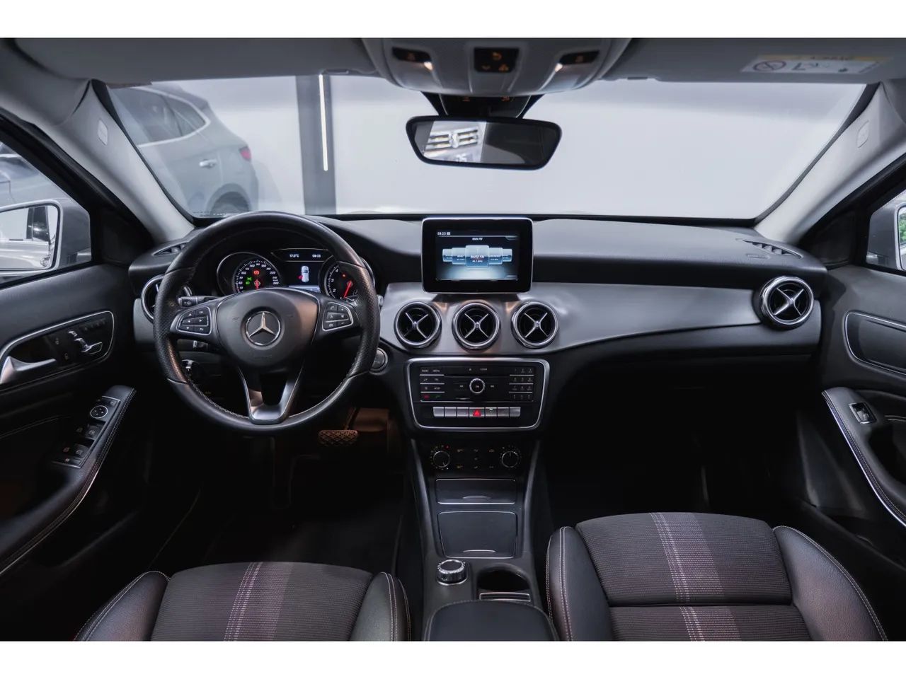 Mercedes-Benz GLA 200 Adv. 1.6/1.6 TB 16V Flex Aut., foto 10 de 14
