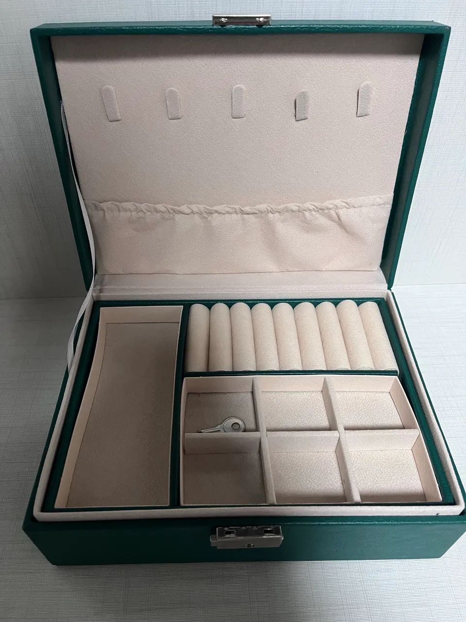     Porta-Joias Verde Elegante com Chave e Divisórias - Foto 3