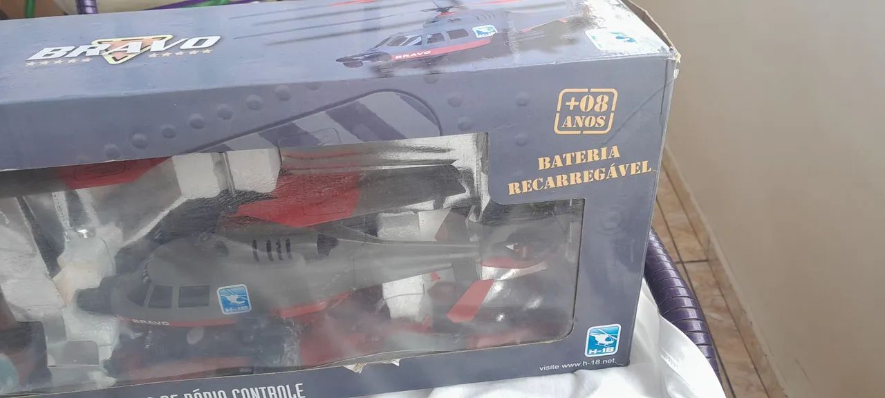 V/T UM  HELICÓPTERO com rádio controle , semi novo , bateria recarregável , semi novo .l  - Foto 2