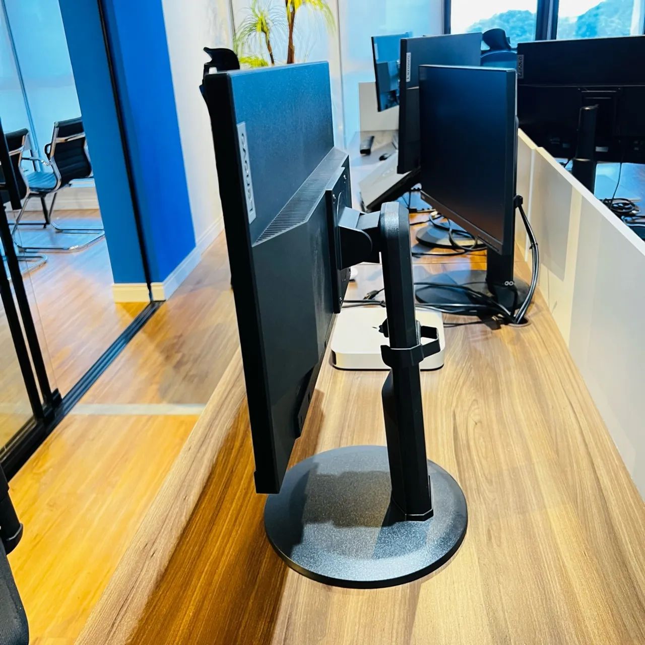 Monitor Lenovo 22 polegadas C/ suporte 360º