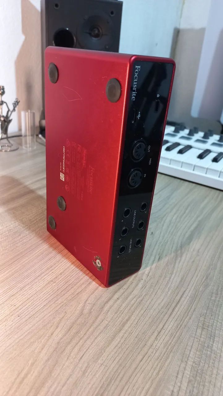 Interface de Áudio Focusrite 4i4 3° geração  - Foto 5