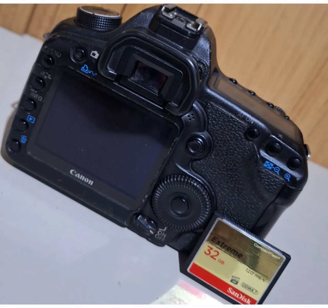 Camera Canon 5d mark2(corpo, bateria e cartao CF) - Foto 2