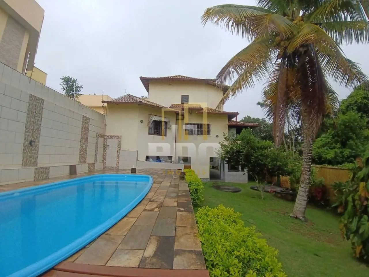 Triplex com 2 quartos no Colinas, piscina é área gourmet! - Foto 2