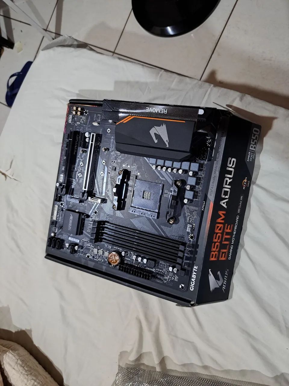 Placa mãe b-550m Aorus Elite nova  - Foto 5