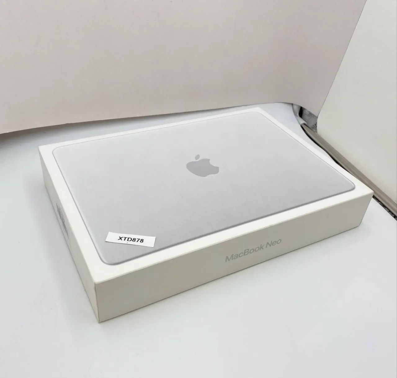 MacBook Neo LACRADO Silver