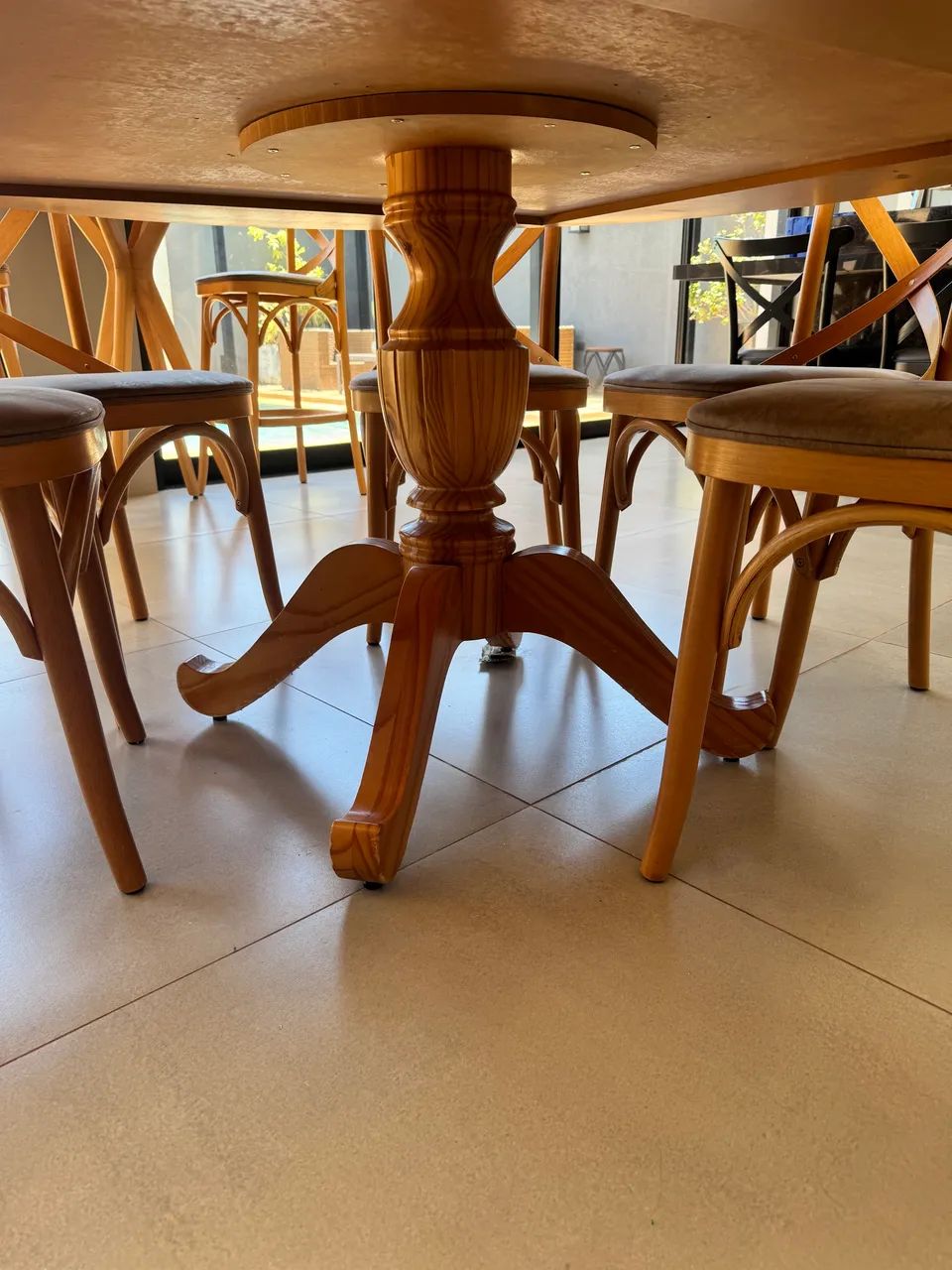 Mesa de Jantar redonda em madeira Maciça 1,50m de diâmetro  - Foto 2
