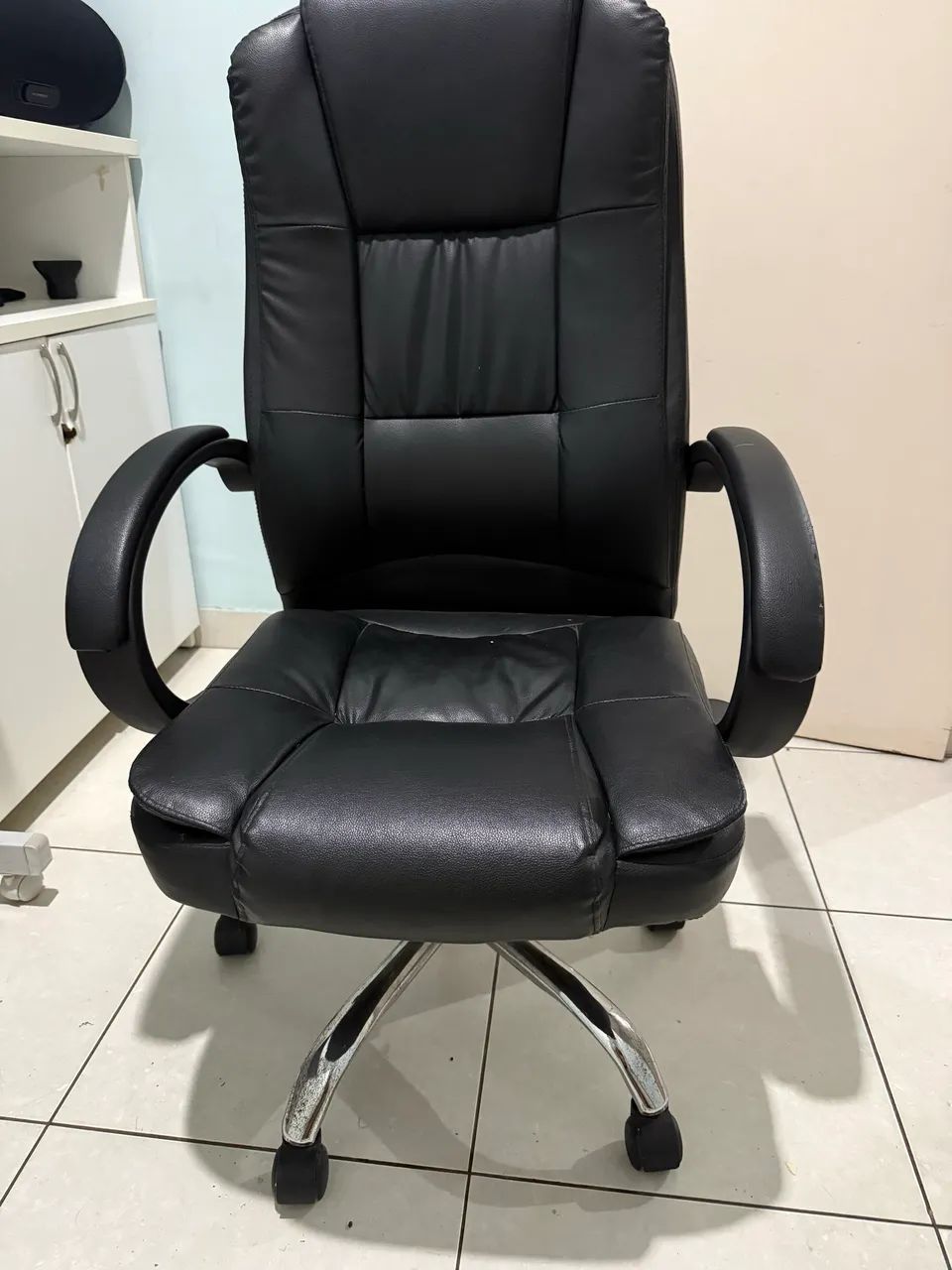 PRESIDENTIAL CHAIR, SEMI-NEW