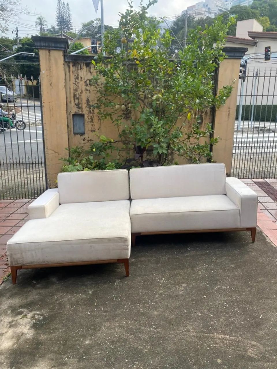 SofáEm 2 Peças Bege Com Chaise Excelente Estado