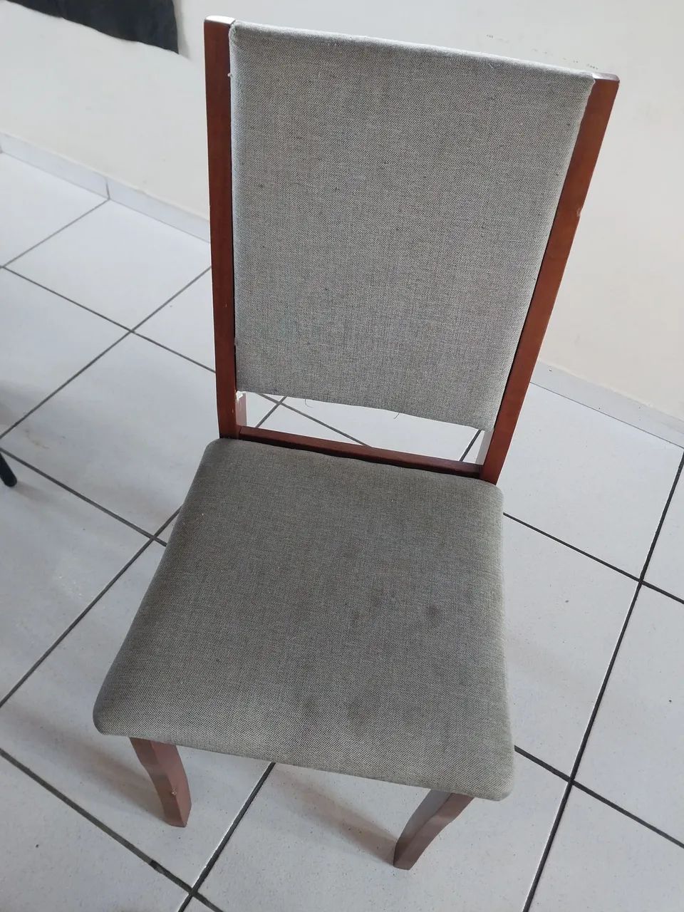Vendo 6 cadeiras. Ideal para reforma.