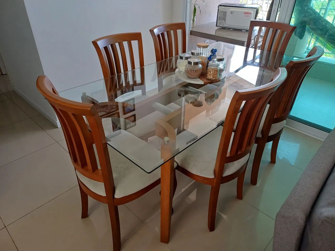 Excelente Mesa de Jantar com Cadeiras!!!