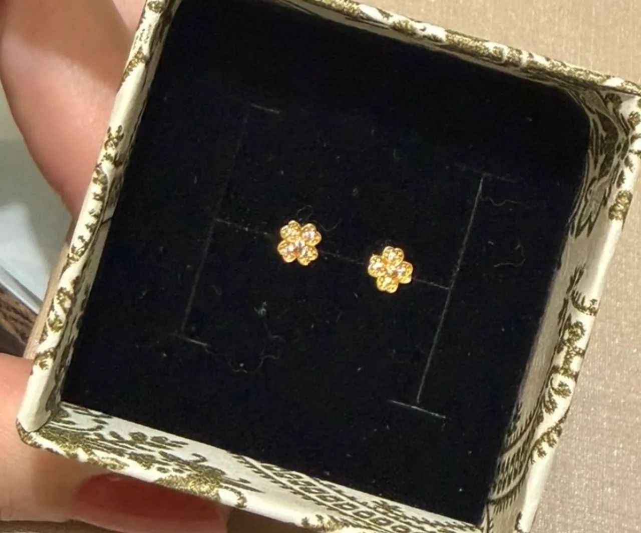 Brinco de trevo de ouro com brilhantes novo - Foto 3