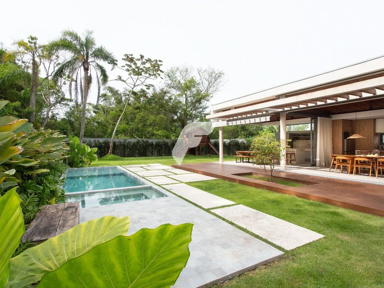 Casa 4 Quartos com 4 Suítes e 314m² - Cachoeira do Bom Jesus