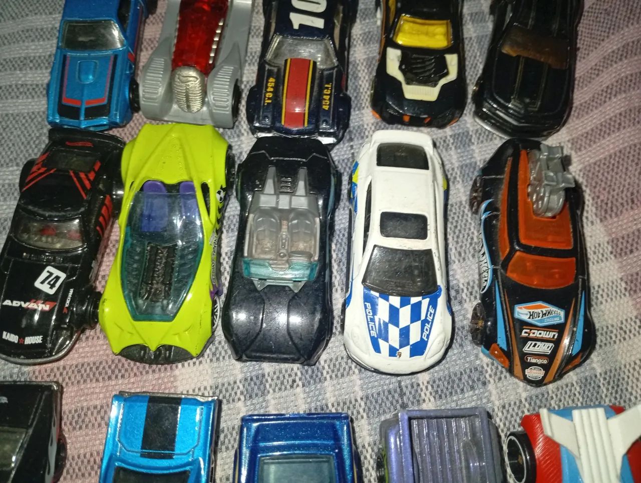 Lote 15 Carrinhos Hot Wheels Originais - Modelos Variados - Foto 3