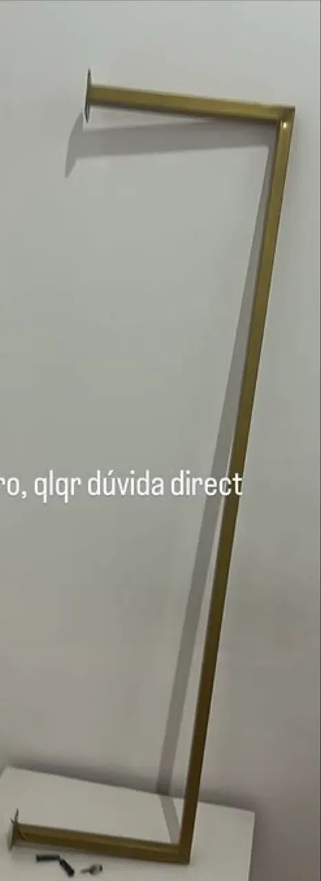 Arara d roupa e gaveta 