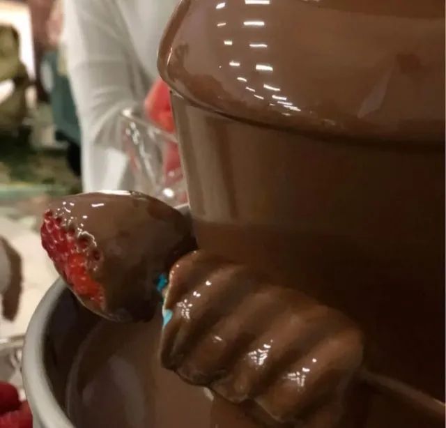 CASCATA DE CHOCOLATE PARA FESTAS E EVENTOS