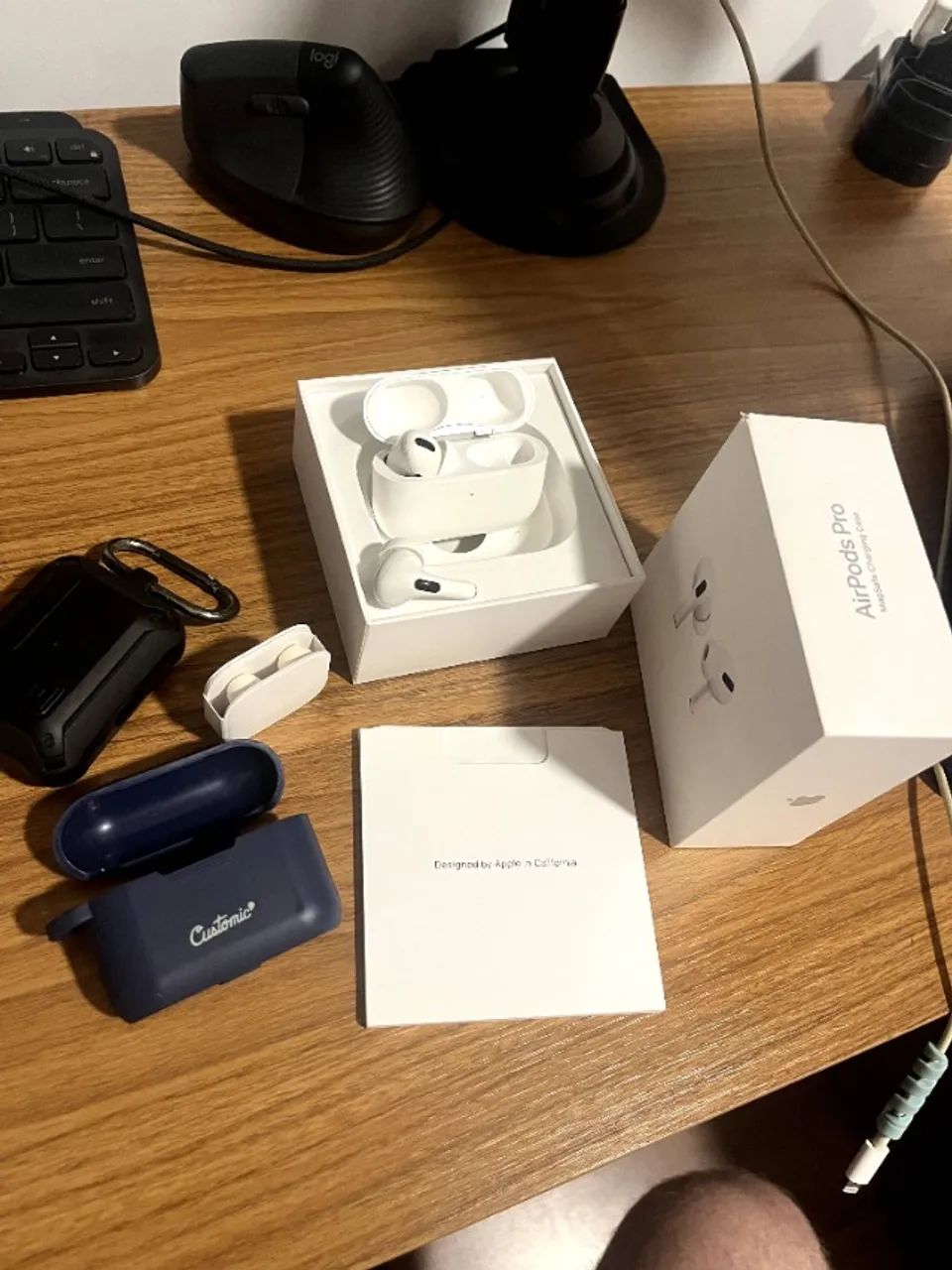 Fone Apple AirPods Pro com Estojo e Capinhas