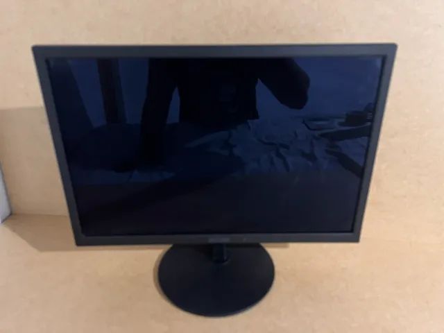 Monitor LED 19 Polegadas PCTOP HDMI / VGA - Liga e Funciona c/ Mancha no Display