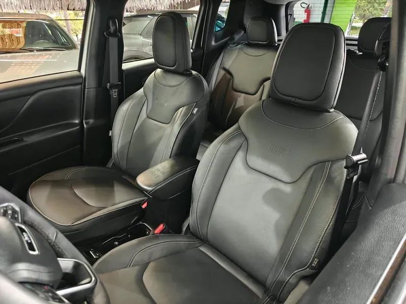 Jeep Renegade Long. T270 1.3 TB 4x2 Flex Aut., foto 17 de 19