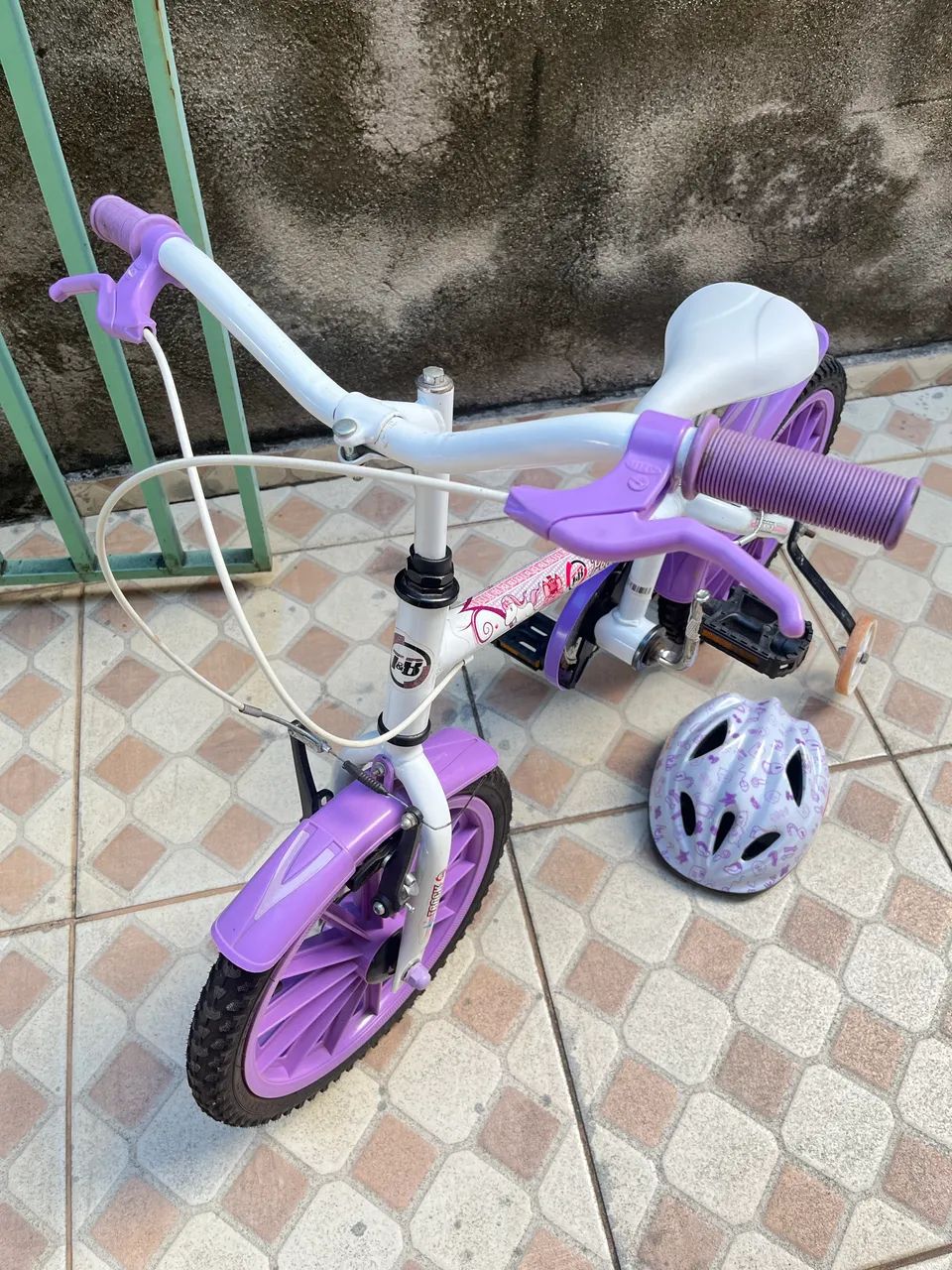 Bicicleta Aro 16 Infantil Track Bikes Pinky Seminova c/ capacete de brinde  - Foto 2