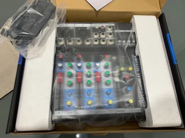 Mesa De Som 4 Canais Com Bluetooth, com interface + cabo USB