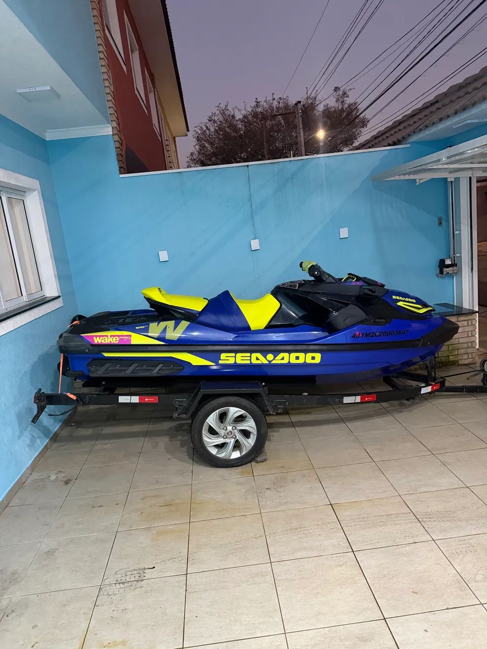 Jet ski seadoo wake pro 230 