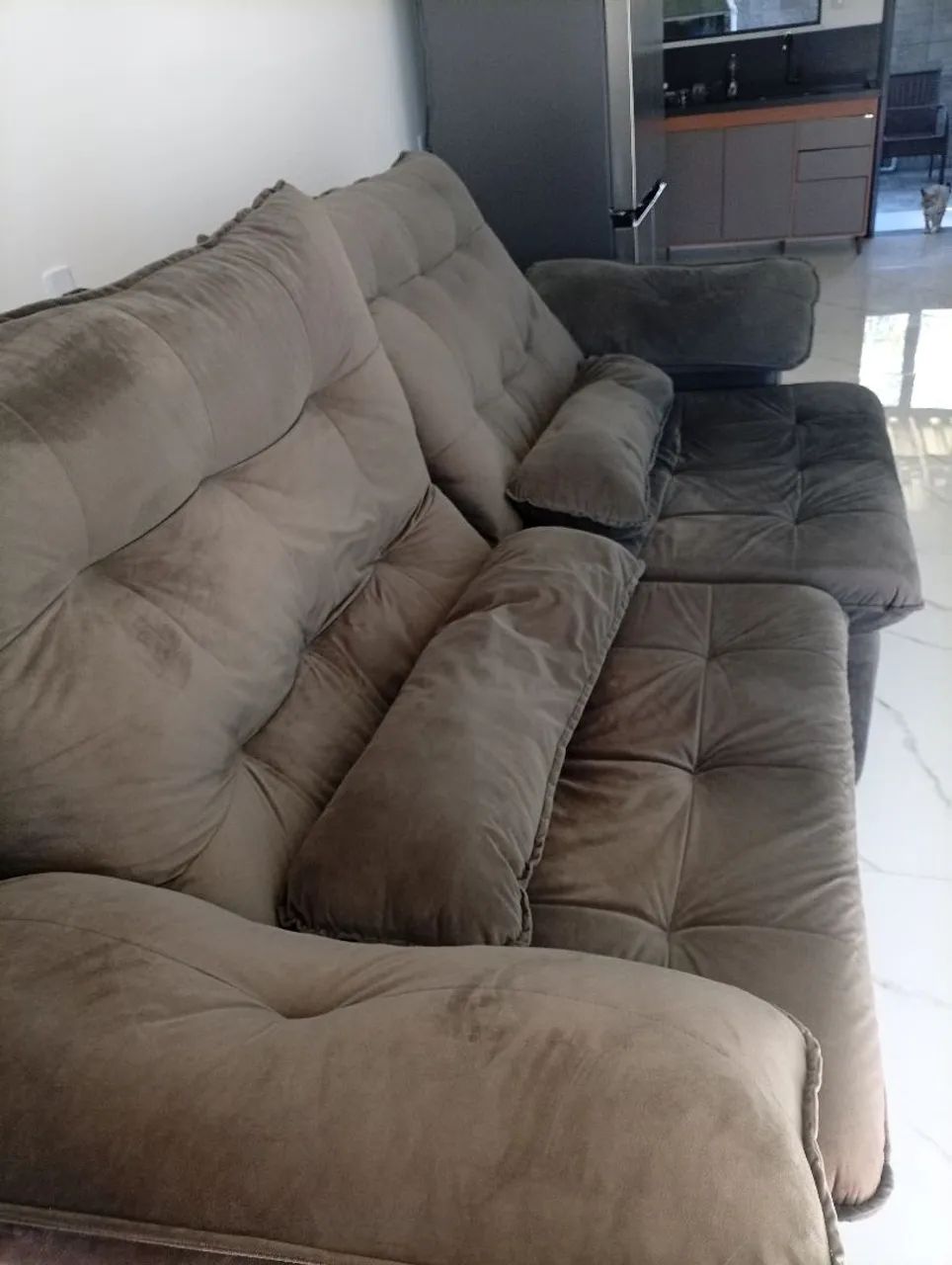 Vendo sofá retrátil...bem inteiro 