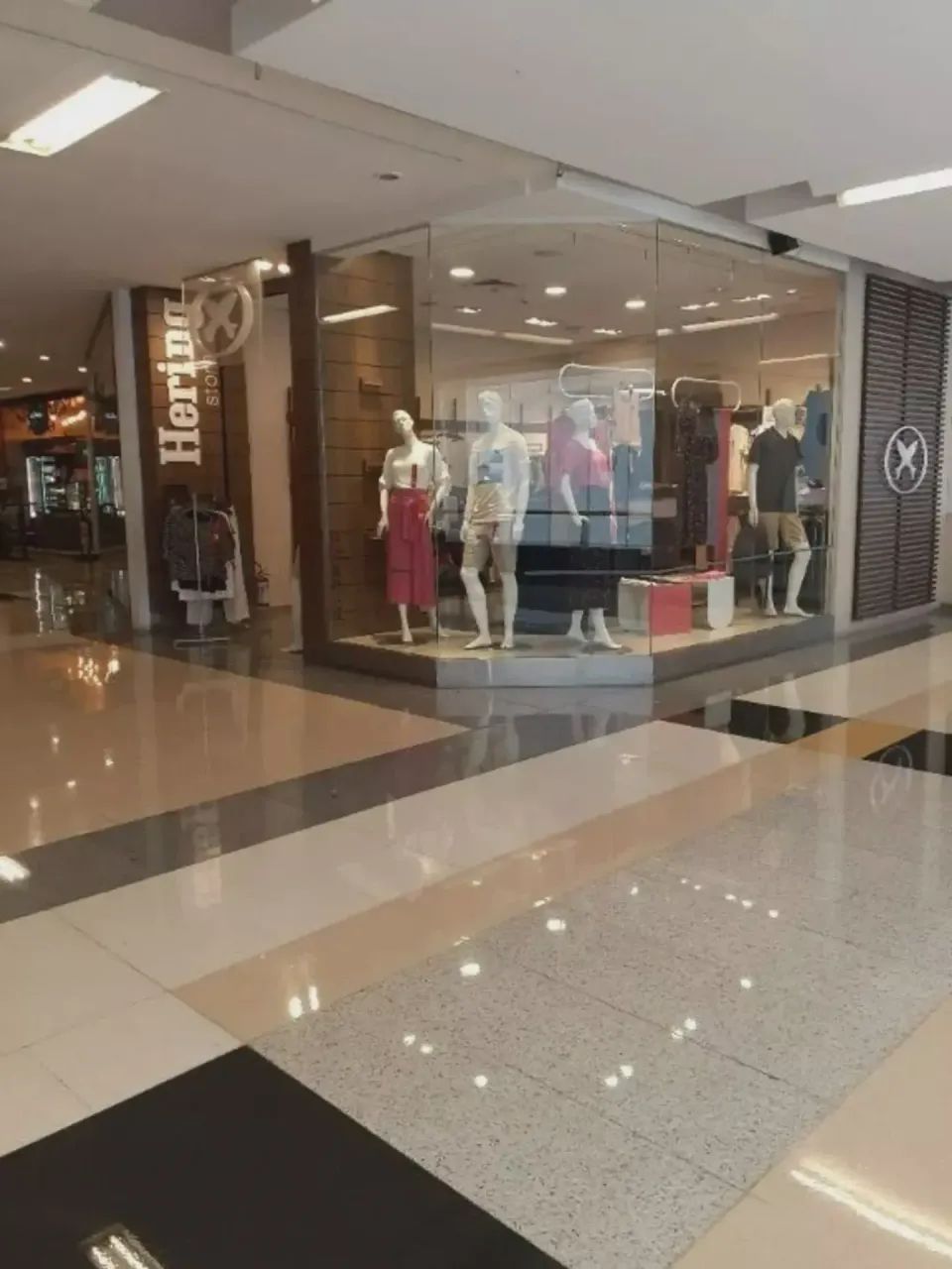 Centro comercial para aluguel e venda possui 2884 metros quadrados . - Foto 2