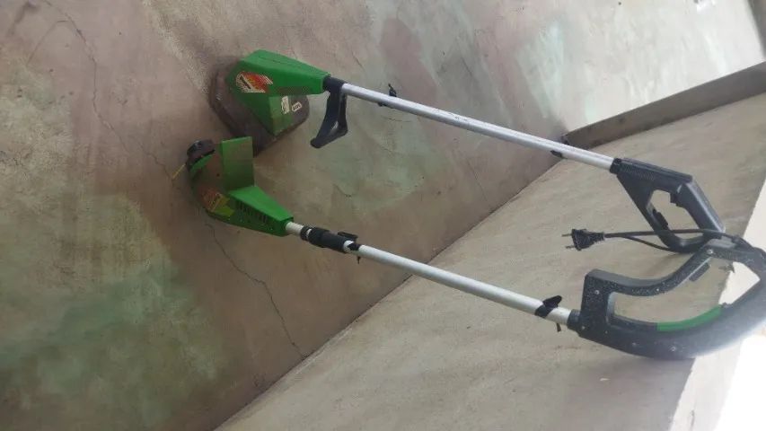 Aparador de grama eletrico