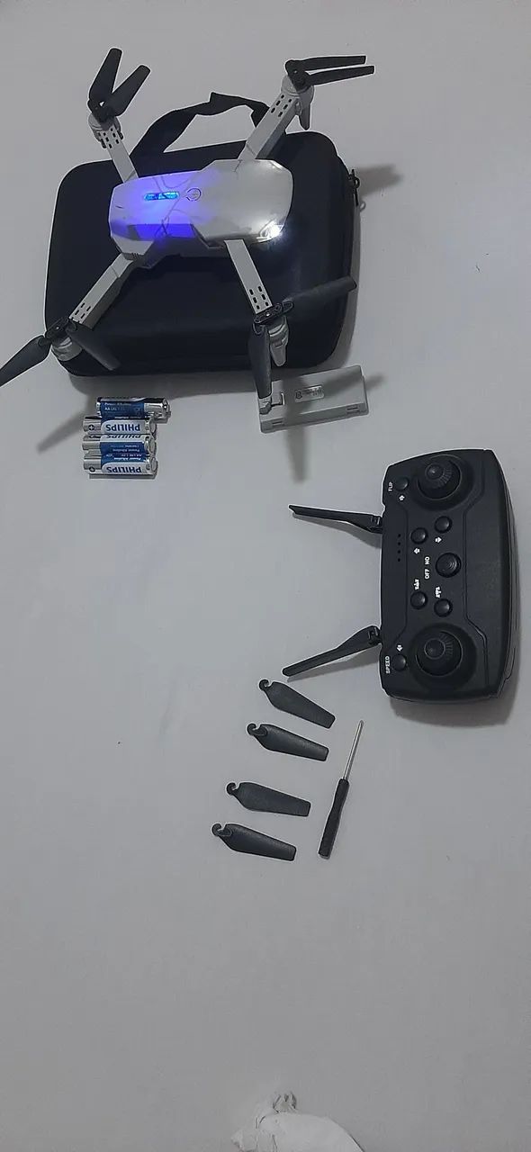 Mini Drone com 2 baterias  - Foto 4