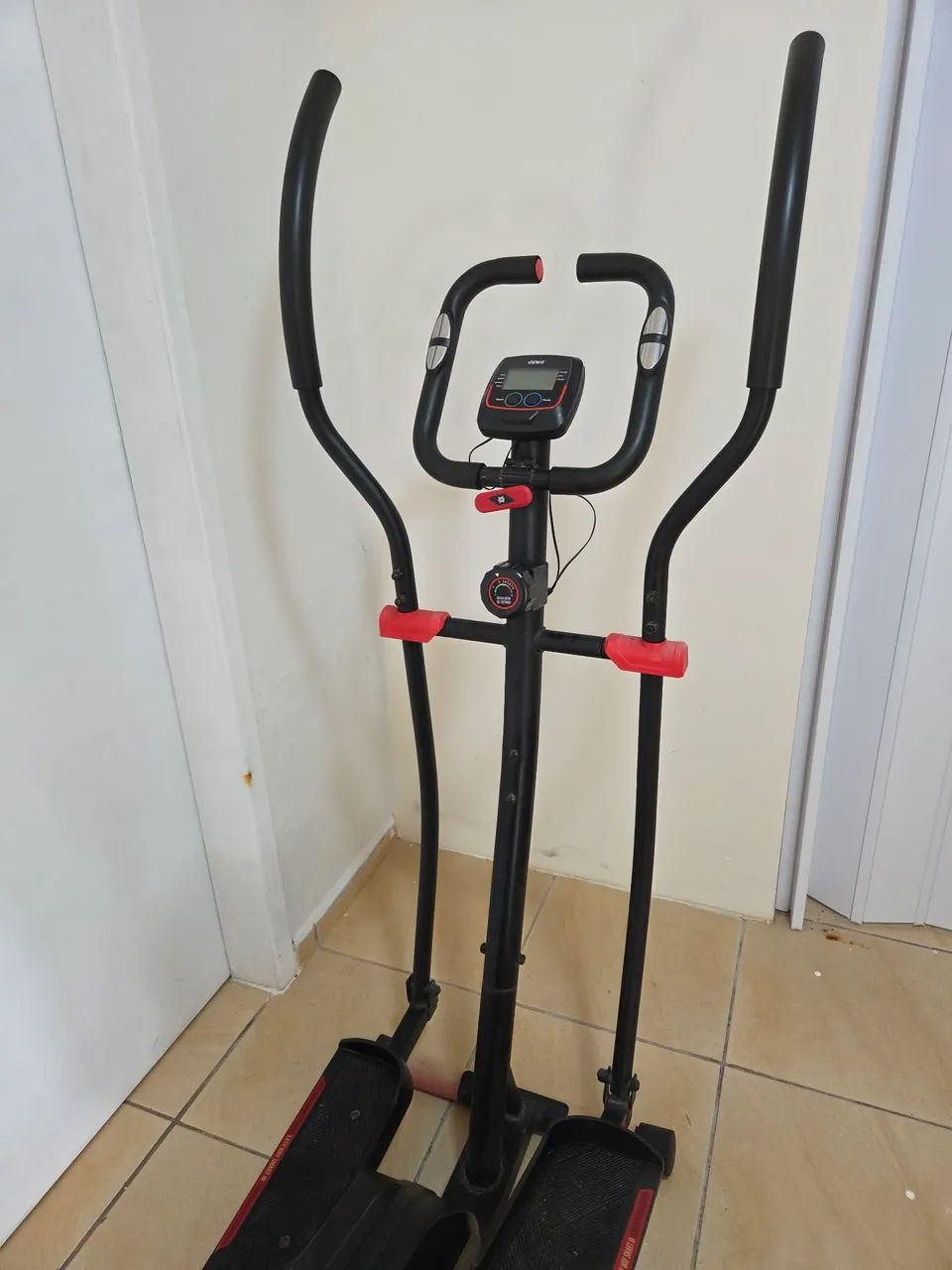 APARELHO ELÍPTICO 