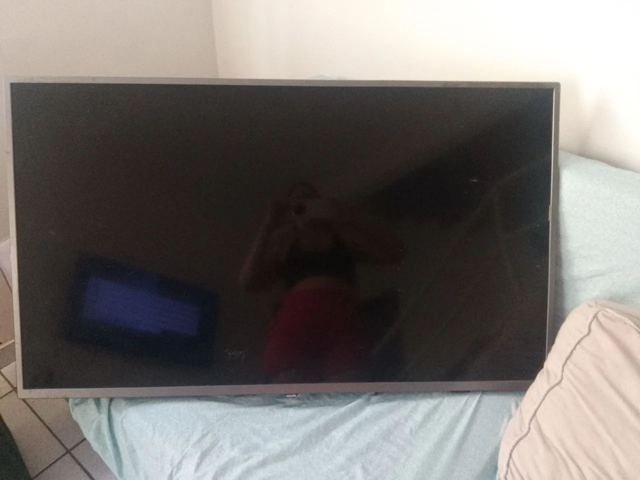 Vendo televisão com defeito para utilizar as peças 