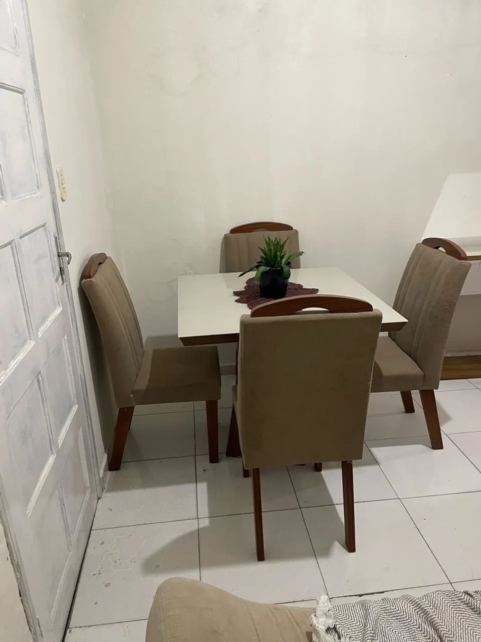 Mesa de jantar 4 cadeiras 