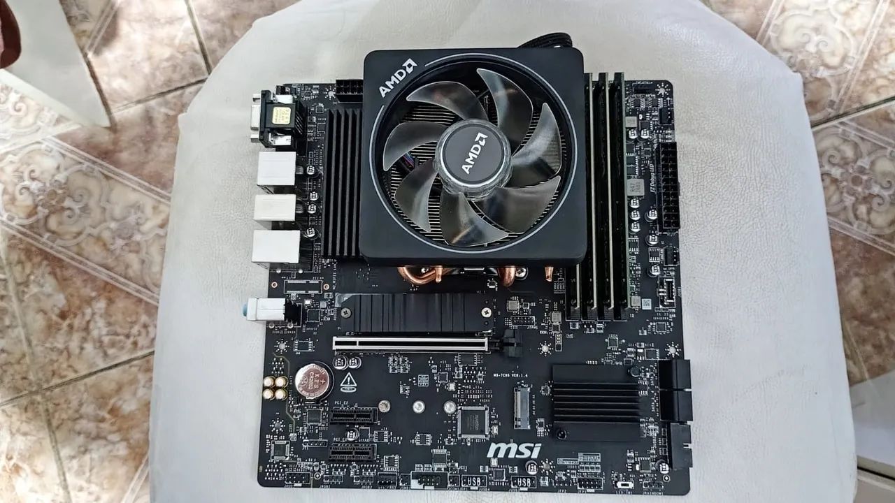 MSI B550 5700X 16GB×2(32gbDDR4 Kit AM4 Ryzen 5700x MSI B550 + 32GB DDR4 + M.2 500gb - Placas de