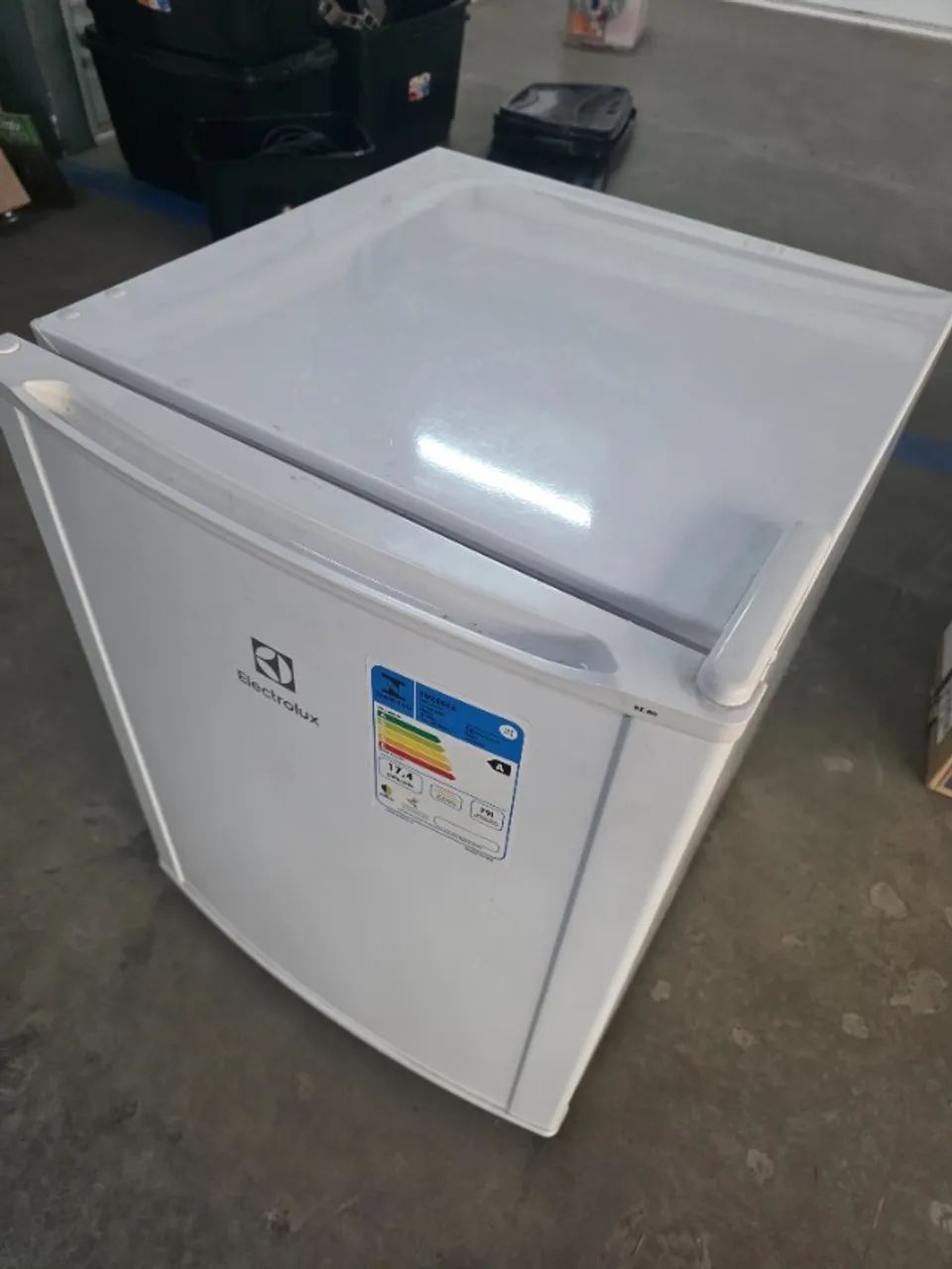 Frigobar Eleteolux RE 80