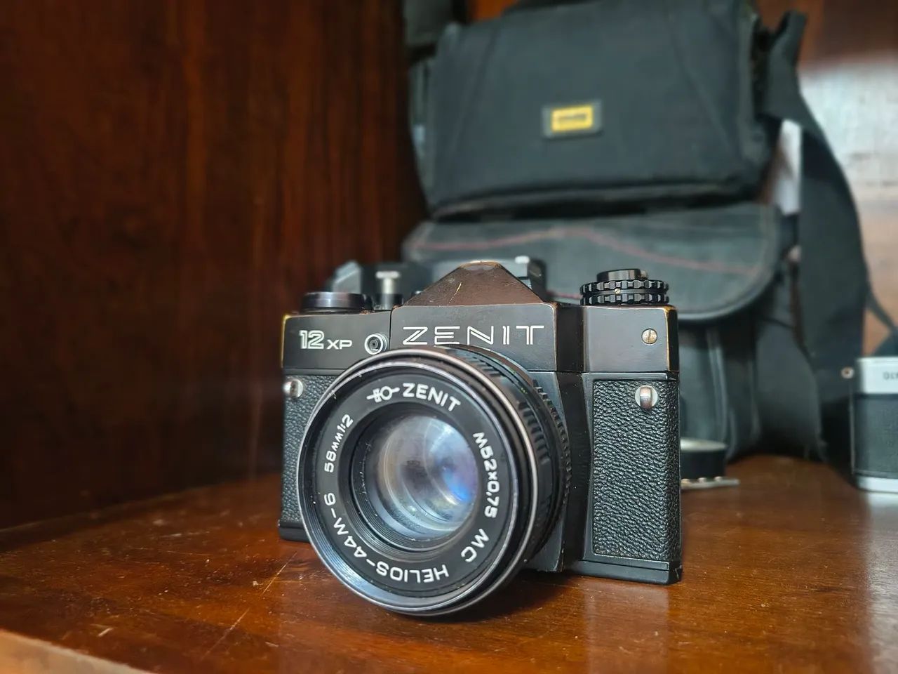 Câmera Analógica Zenit + Lente Helios 44M-6 58mm f/2 - Clássica Soviética - Foto 2