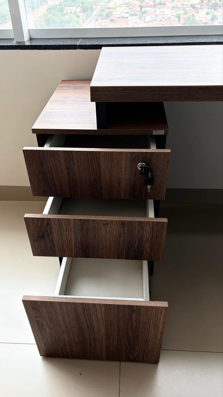 Mesa de escritório em L com gaveteiro - Foto 4