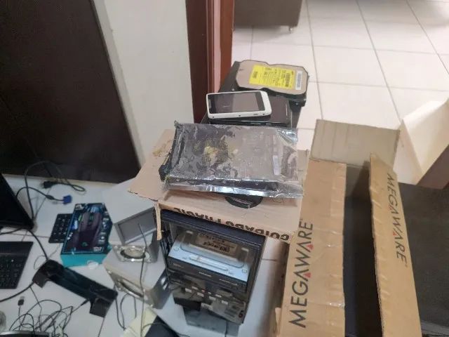 4 Monitores, 4 Computadores, Diversos Equipamentos Eletrônicos etc. - Foto 2