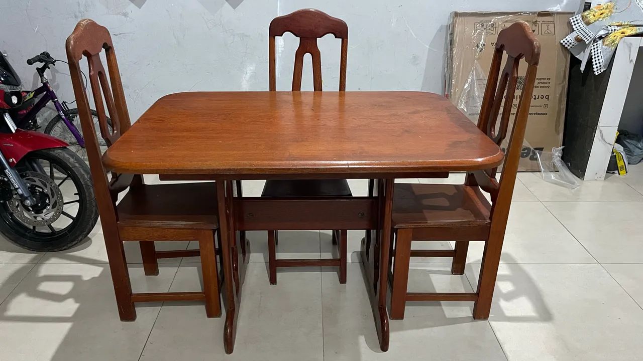 MESA DE MADEIRA COM 4 CADEIRAS - Foto 5
