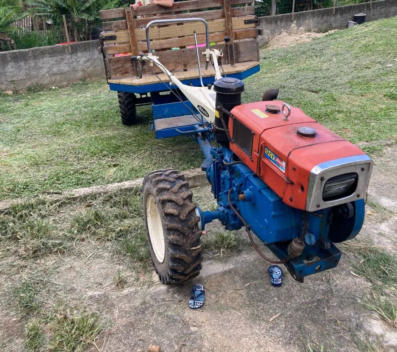 TOBATA 13CV COM CARRETINHA TRACADA EM ÓTIMO ESTADO - Tratores e